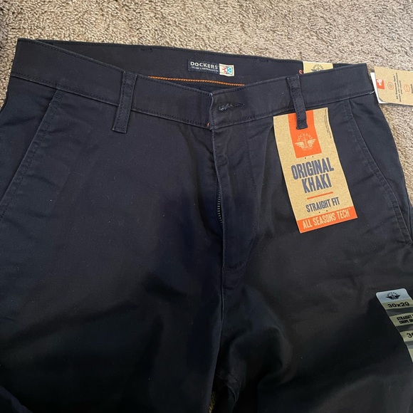 Dockers original Khaki pants - Picture 2 of 3